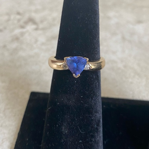 Jewelry - 14K Gold Ring Tanzanite & Diamond stones